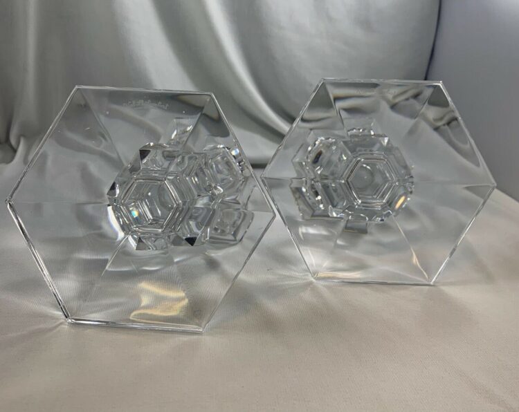 VAL ST. LAMBERT CANDLESTICKS PAIR CRYSTAL GARDENIA HEXAGON HOLDERS-SIGNED - Image 10