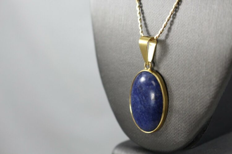 FABULOUS 14K YELLOW GOLD OVAL BLUE SODALITE PENDANT WITH 20" CHAIN - Image 6