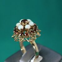 Spectacular Vintage 14K Yellow Gold Ring with Garnets & Opals - Image 6