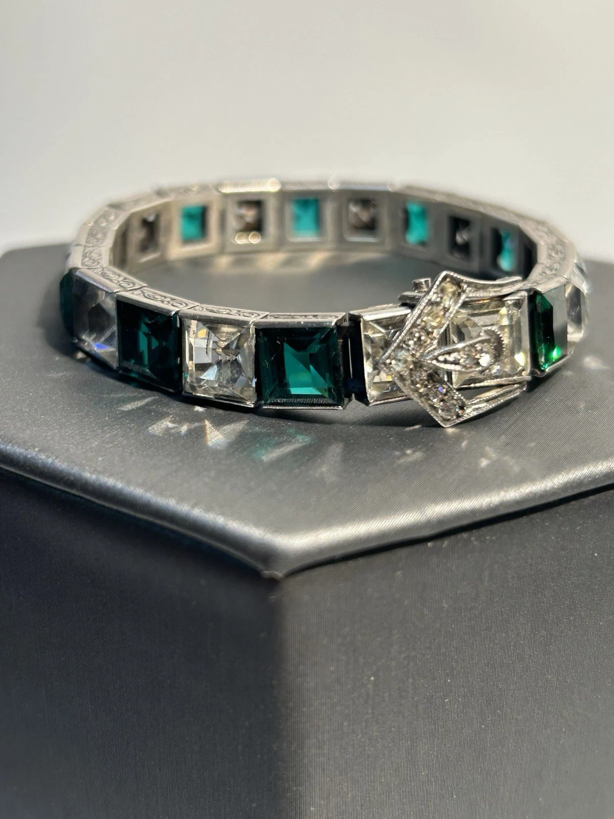 Why Estate Jewelry Is Often a Better Buy Than Brand-New Pieces